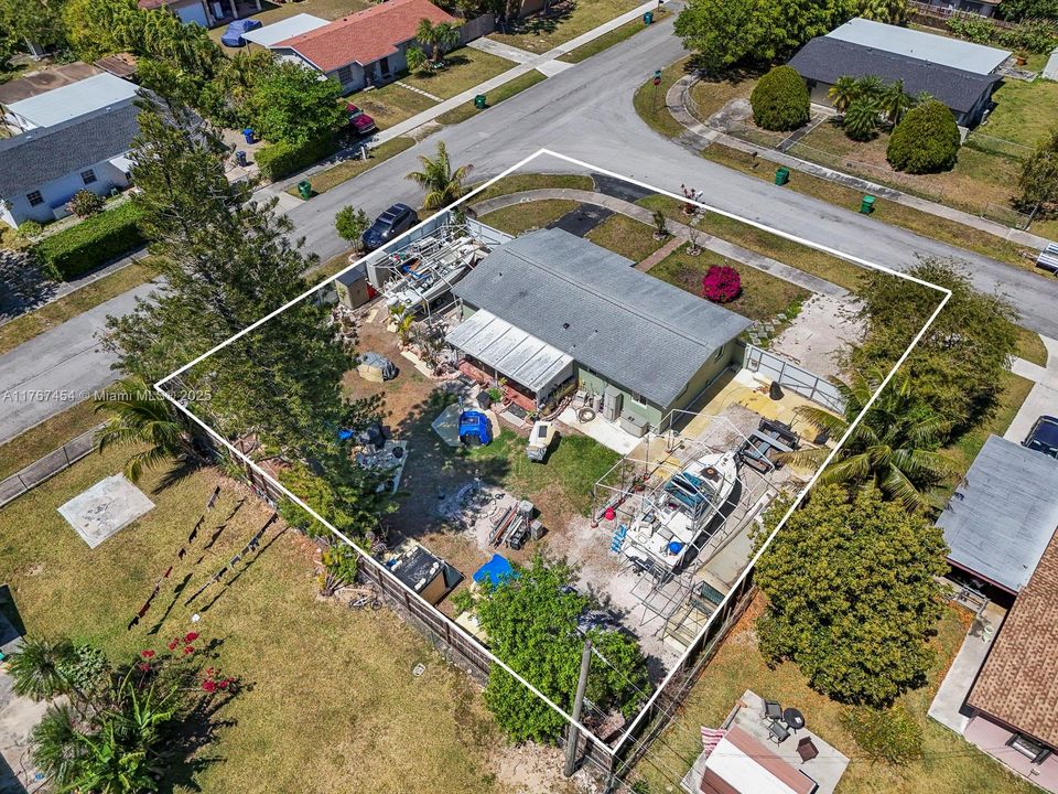 最近售出: $450,000 (4 贝兹, 2 浴室, 1150 平方英尺)