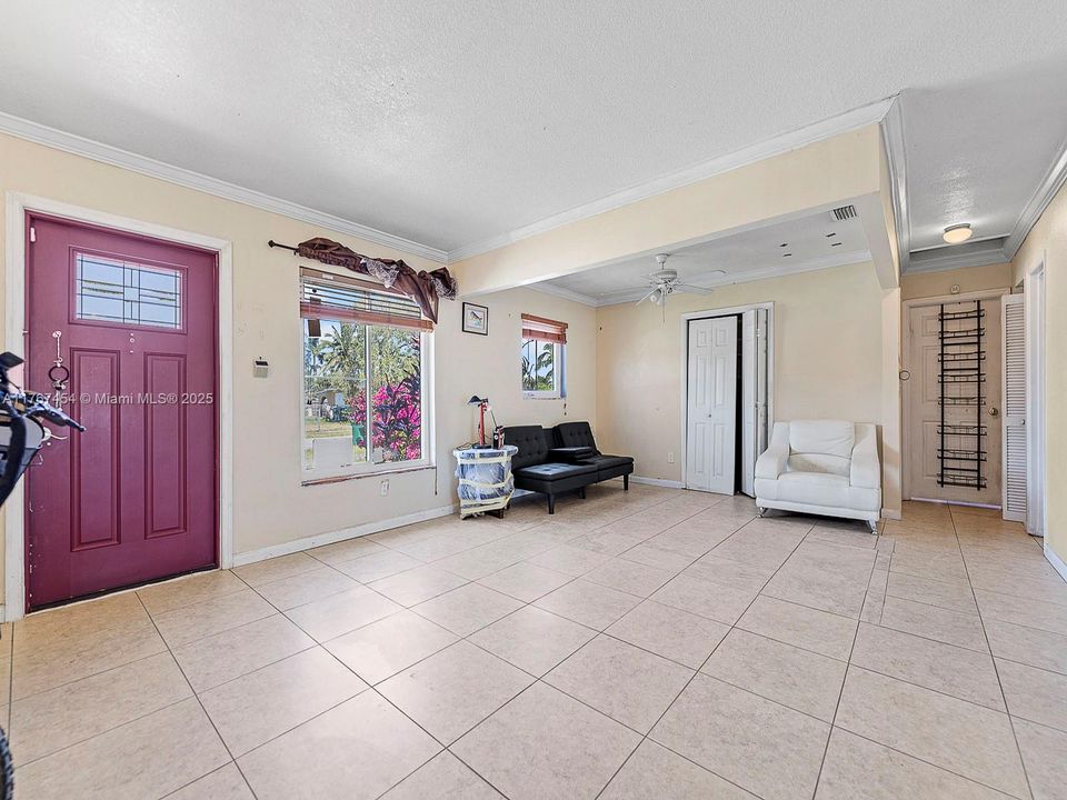 最近售出: $450,000 (4 贝兹, 2 浴室, 1150 平方英尺)