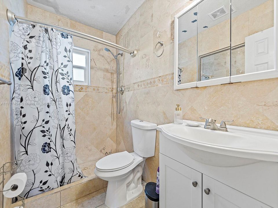 最近售出: $450,000 (4 贝兹, 2 浴室, 1150 平方英尺)