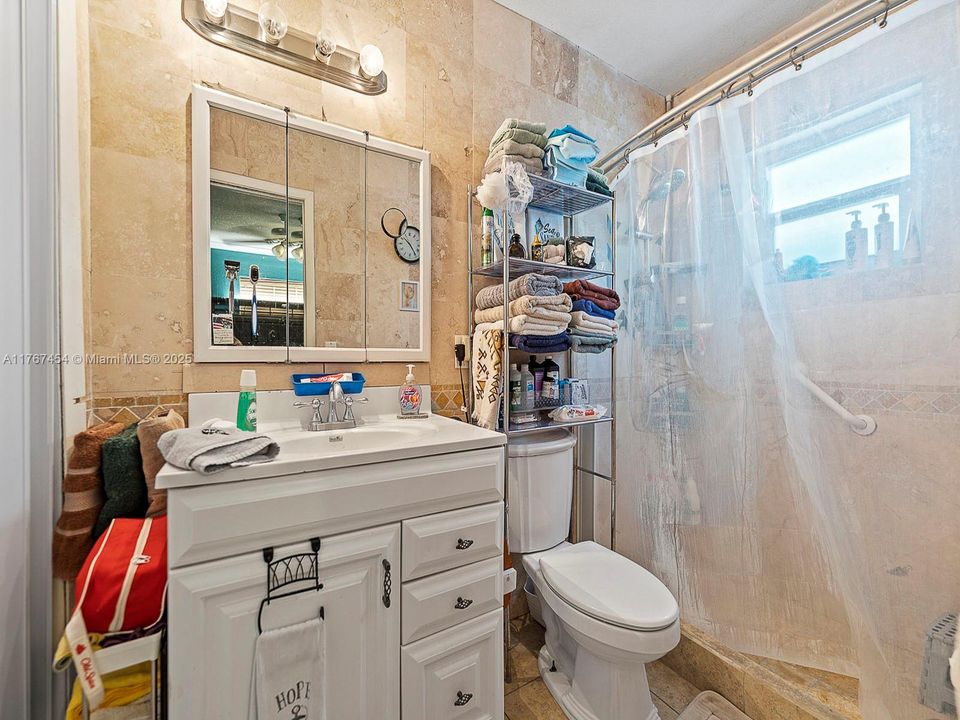 最近售出: $450,000 (4 贝兹, 2 浴室, 1150 平方英尺)