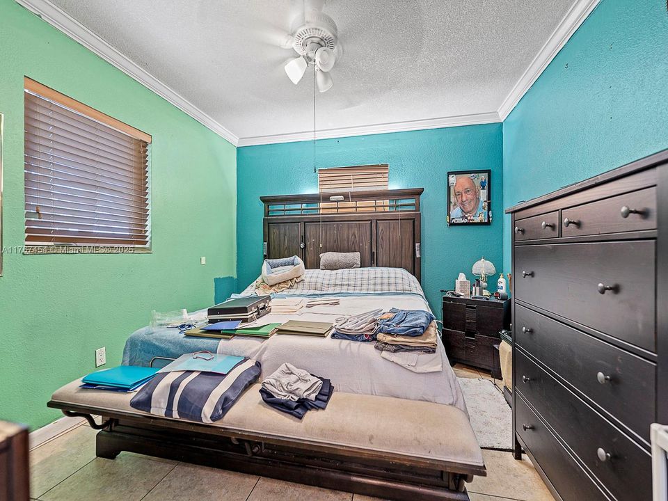 最近售出: $450,000 (4 贝兹, 2 浴室, 1150 平方英尺)