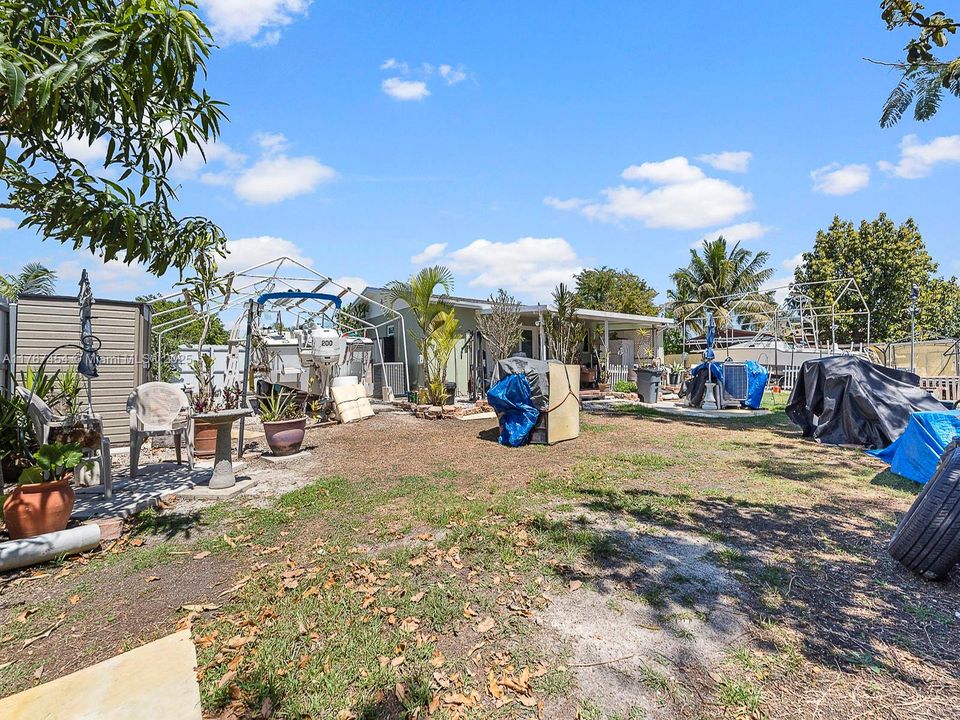 最近售出: $450,000 (4 贝兹, 2 浴室, 1150 平方英尺)