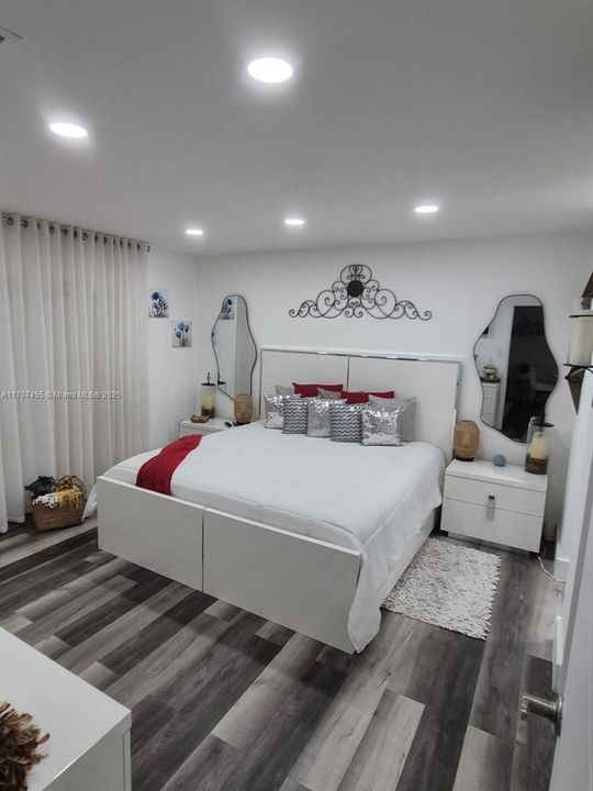 Под контрактом: $179,900 (1 спален, 1 ванн, 670 Квадратных фут)