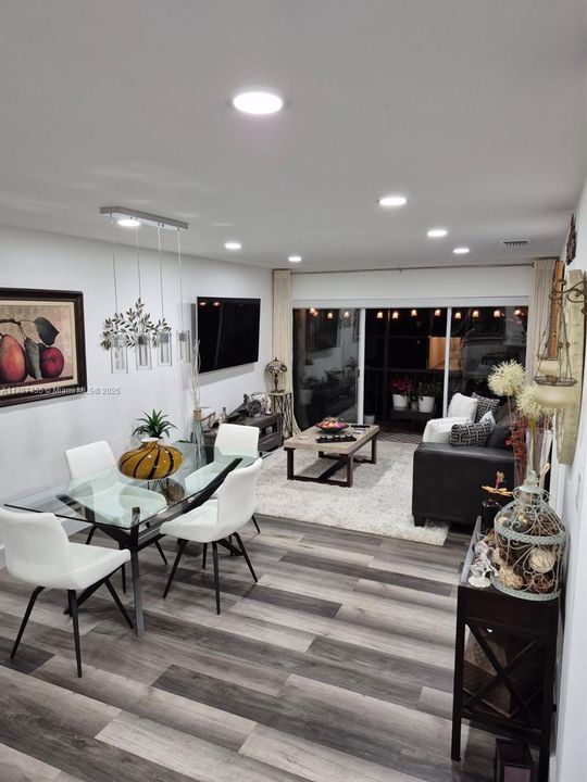 Под контрактом: $179,900 (1 спален, 1 ванн, 670 Квадратных фут)