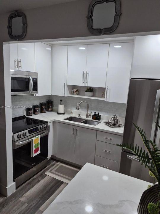 Под контрактом: $179,900 (1 спален, 1 ванн, 670 Квадратных фут)