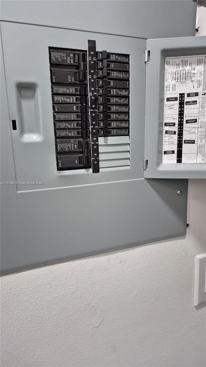 Под контрактом: $179,900 (1 спален, 1 ванн, 670 Квадратных фут)