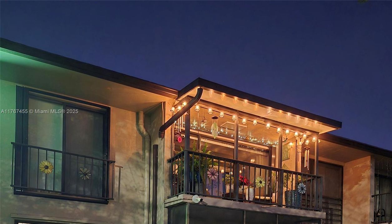 Под контрактом: $179,900 (1 спален, 1 ванн, 670 Квадратных фут)