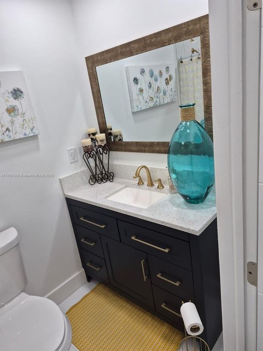 Под контрактом: $179,900 (1 спален, 1 ванн, 670 Квадратных фут)