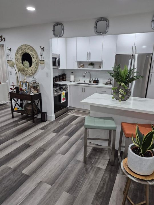 Под контрактом: $179,900 (1 спален, 1 ванн, 670 Квадратных фут)