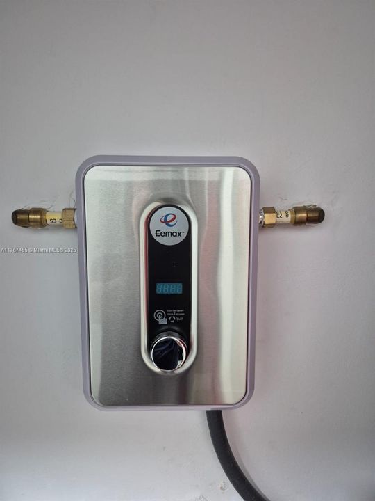 Под контрактом: $179,900 (1 спален, 1 ванн, 670 Квадратных фут)