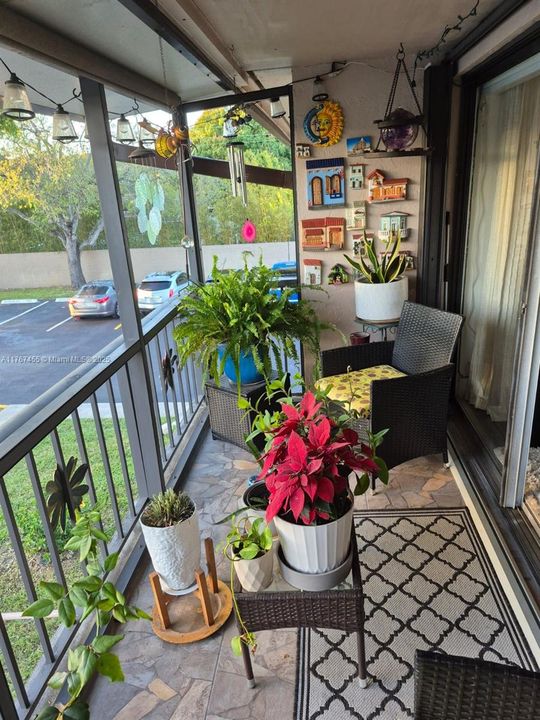 Под контрактом: $179,900 (1 спален, 1 ванн, 670 Квадратных фут)