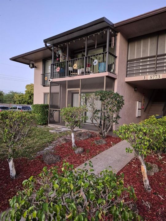 Под контрактом: $179,900 (1 спален, 1 ванн, 670 Квадратных фут)