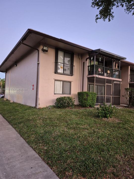 Под контрактом: $179,900 (1 спален, 1 ванн, 670 Квадратных фут)