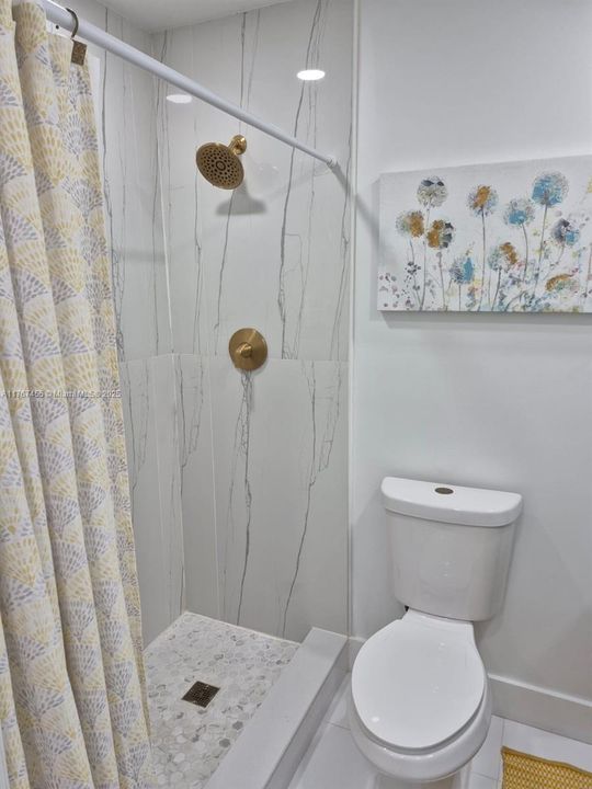 Под контрактом: $179,900 (1 спален, 1 ванн, 670 Квадратных фут)