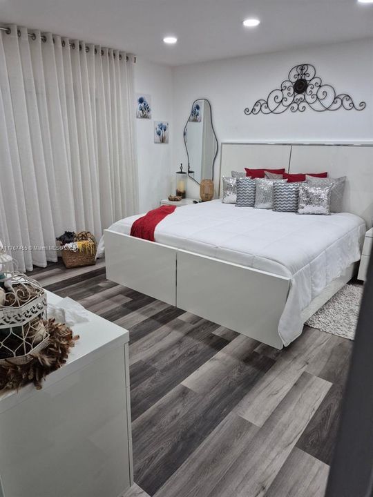 Под контрактом: $179,900 (1 спален, 1 ванн, 670 Квадратных фут)