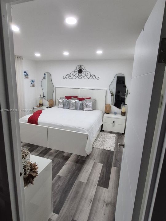 Под контрактом: $179,900 (1 спален, 1 ванн, 670 Квадратных фут)