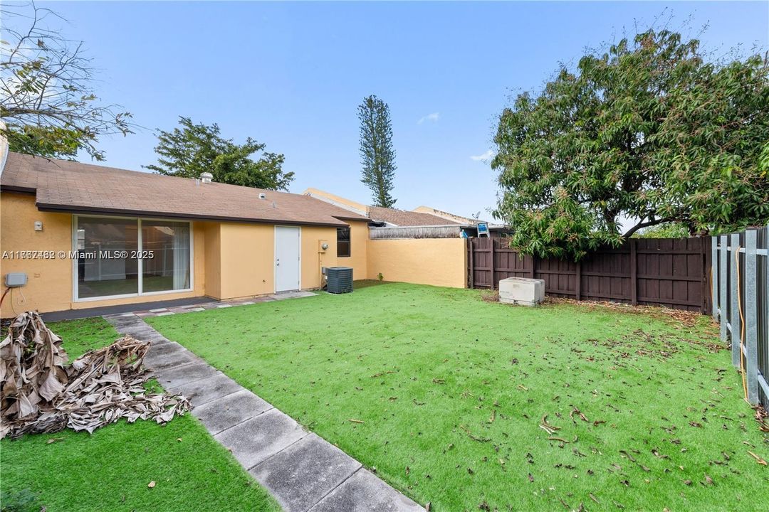 Recientemente alquilado: $2,750 (3 camas, 2 baños, 999 Pies cuadrados)