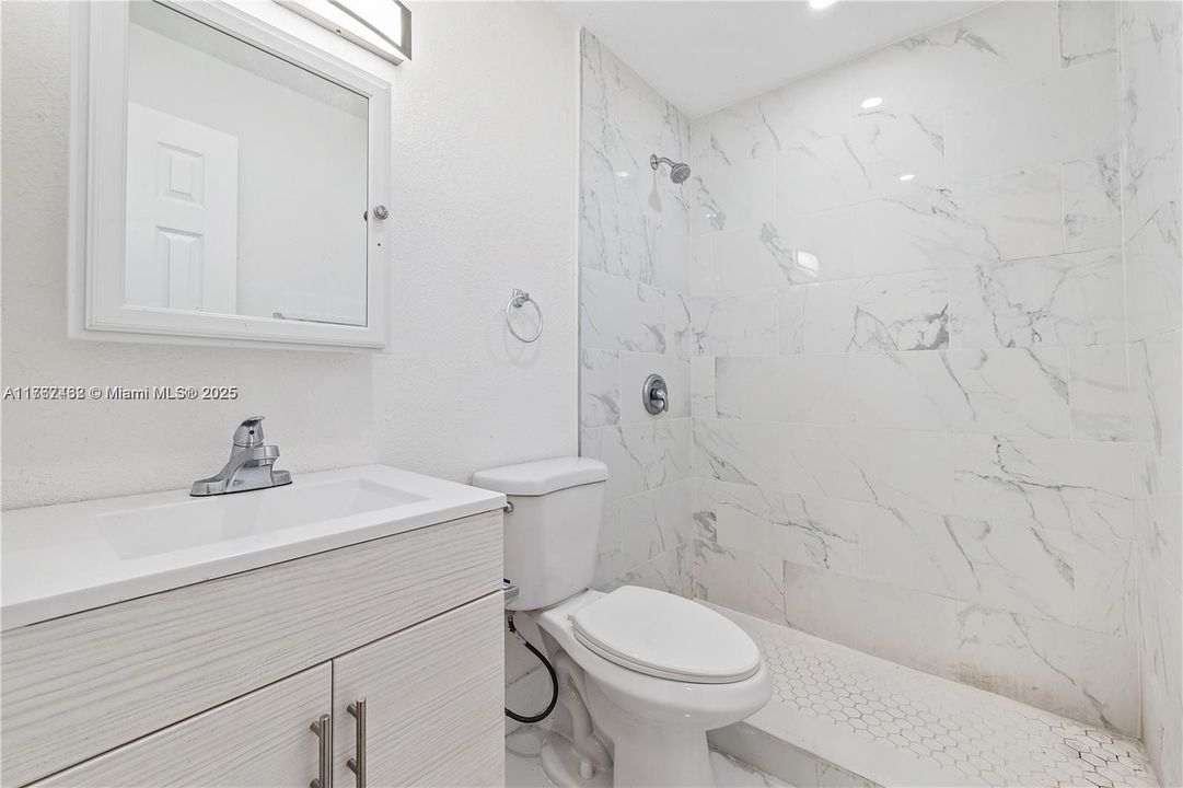 Recientemente alquilado: $2,750 (3 camas, 2 baños, 999 Pies cuadrados)