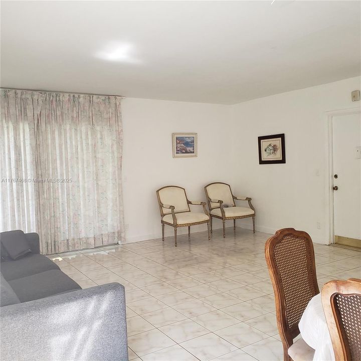 最近租的: $2,150 (2 贝兹, 2 浴室, 1040 平方英尺)