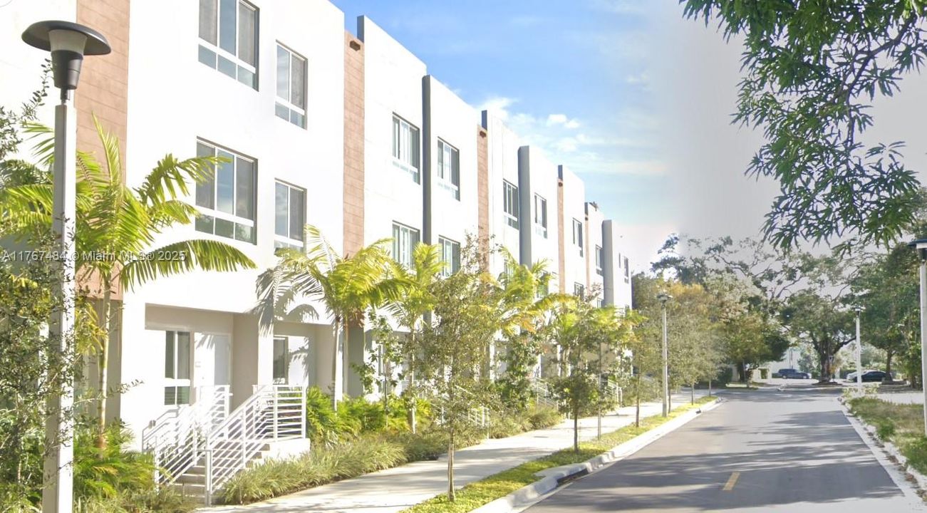 For Sale: $464,000 (2 beds, 2 baths, 1392 Square Feet)