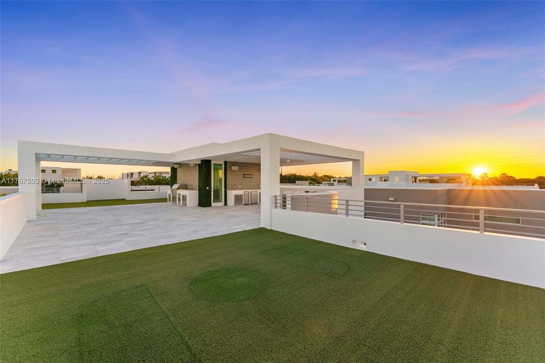 В аренду: $25,000 (5 спален, 5 ванн, 3737 Квадратных фут)