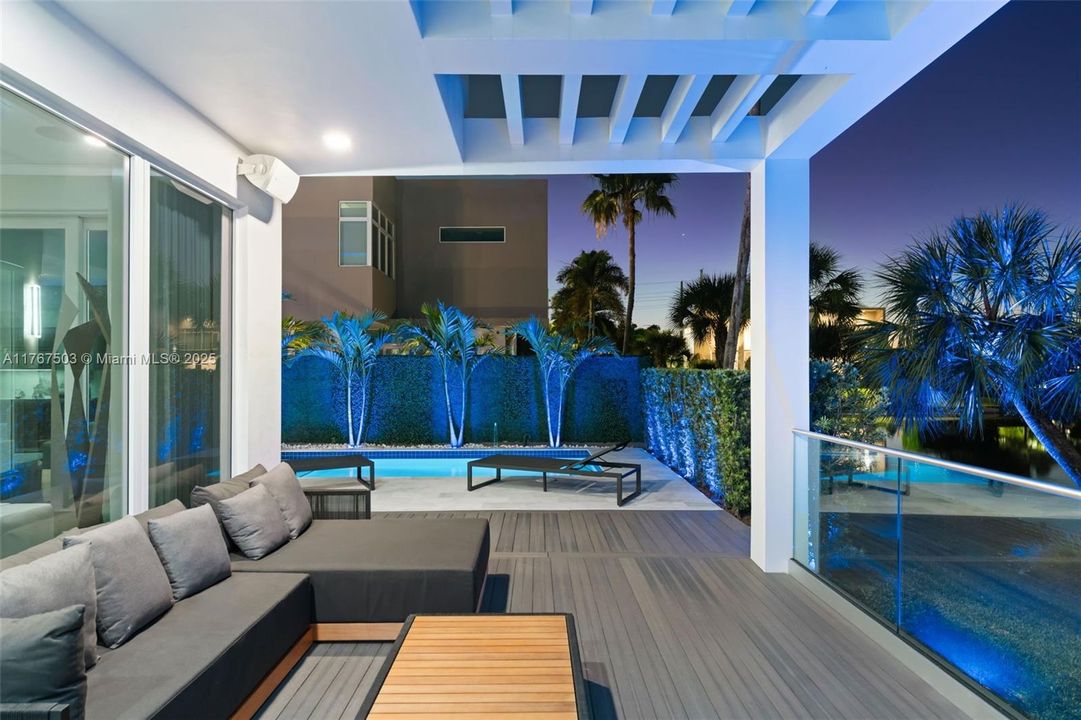 В аренду: $25,000 (5 спален, 5 ванн, 3737 Квадратных фут)