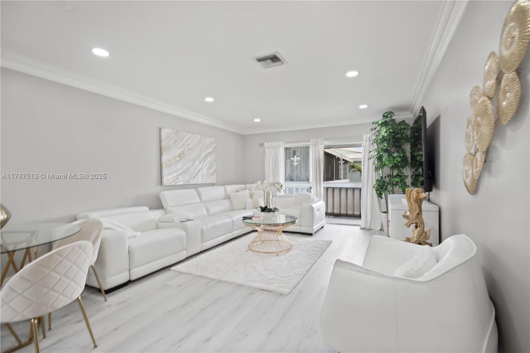 Недавно продано: $294,900 (2 спален, 1 ванн, 950 Квадратных фут)