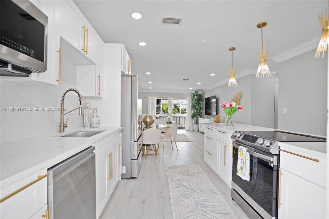 Недавно продано: $294,900 (2 спален, 1 ванн, 950 Квадратных фут)