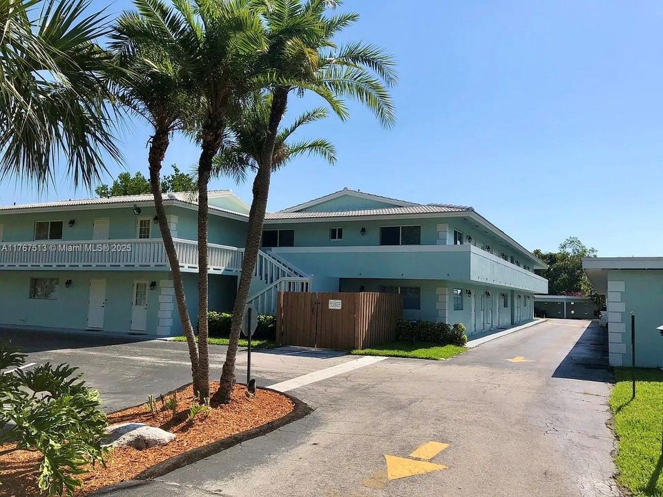 Недавно продано: $294,900 (2 спален, 1 ванн, 950 Квадратных фут)