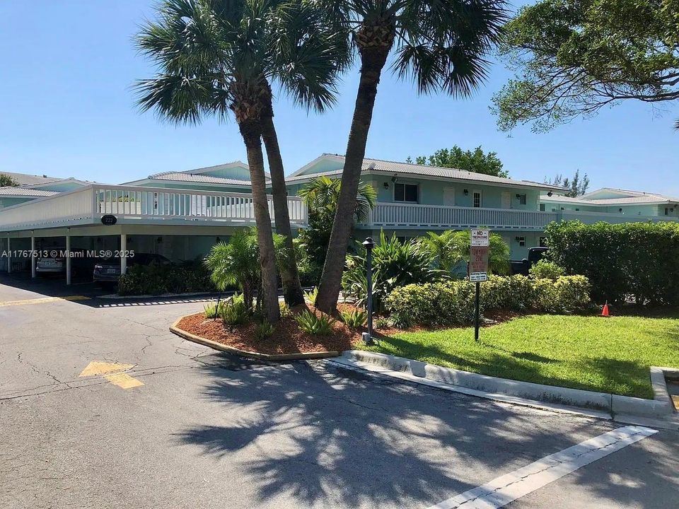 Недавно продано: $294,900 (2 спален, 1 ванн, 950 Квадратных фут)