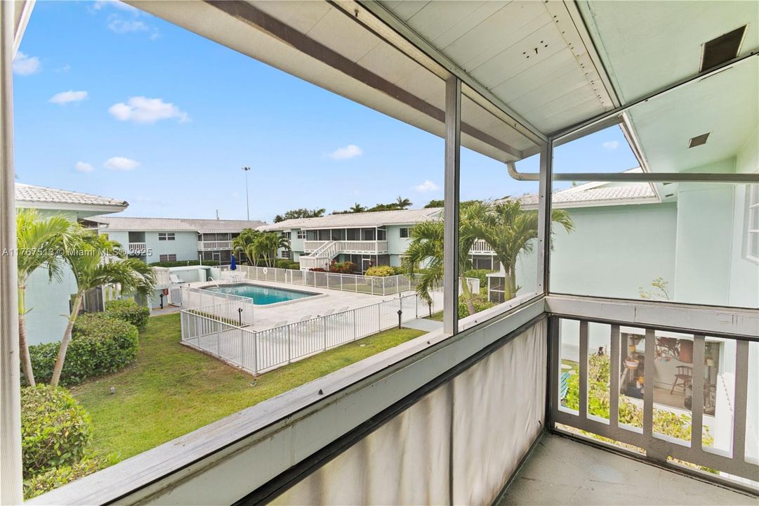 Недавно продано: $294,900 (2 спален, 1 ванн, 950 Квадратных фут)