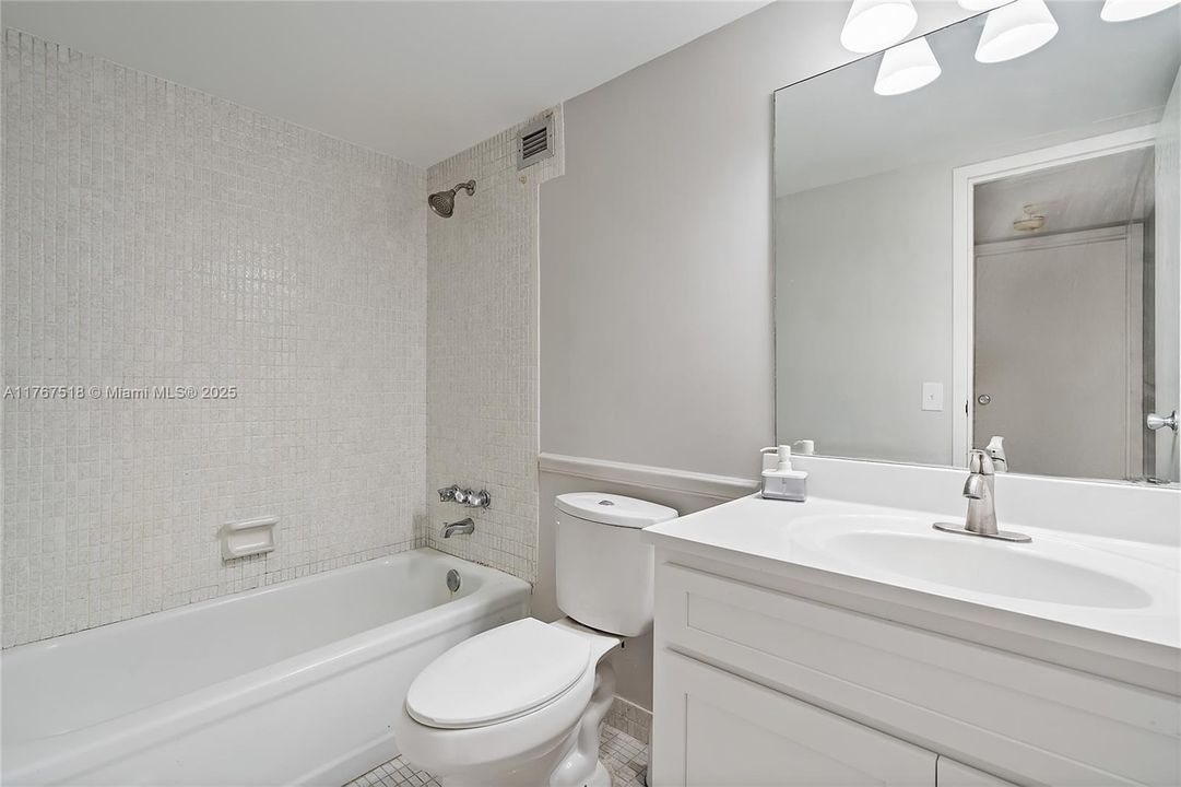 最近租的: $2,000 (1 贝兹, 1 浴室, 820 平方英尺)