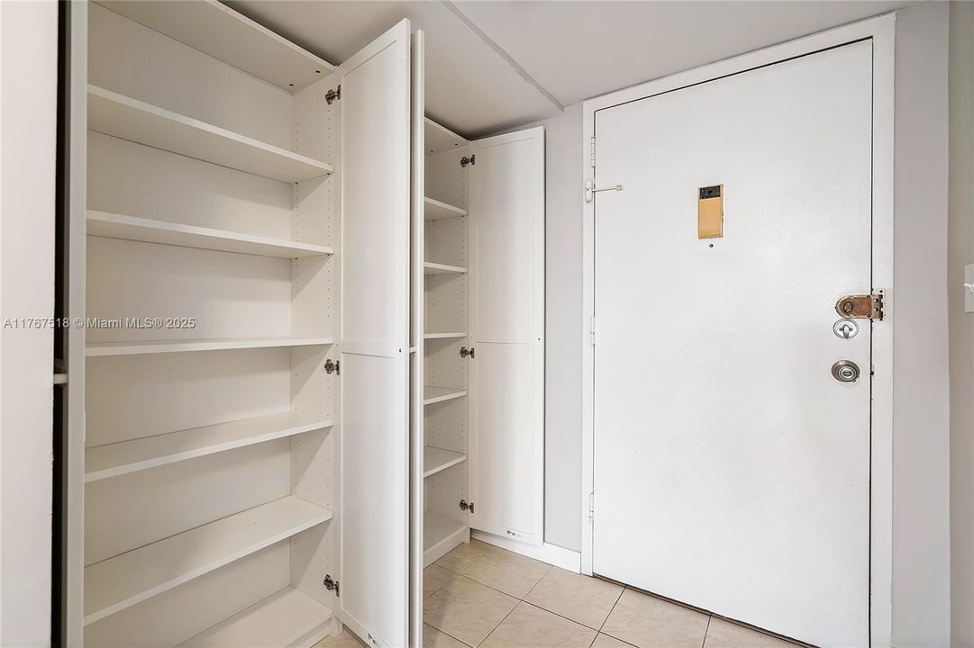 最近租的: $2,000 (1 贝兹, 1 浴室, 820 平方英尺)