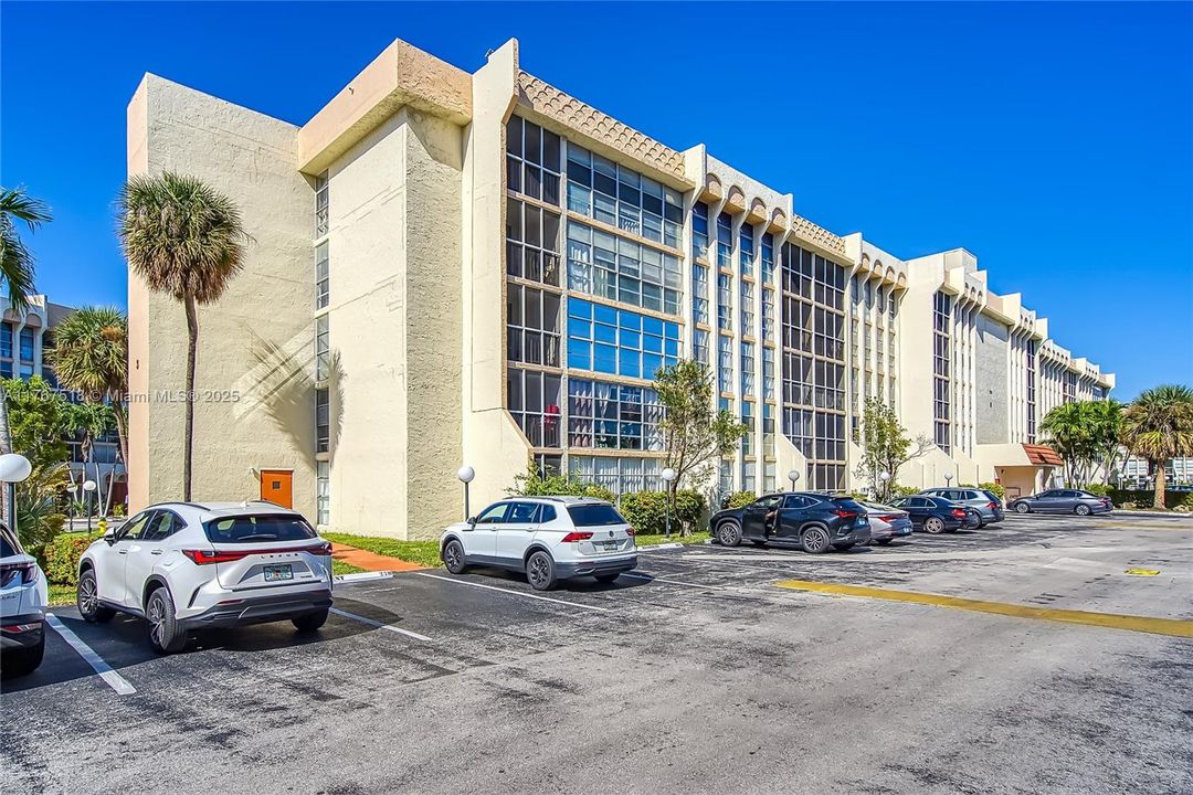 最近租的: $2,000 (1 贝兹, 1 浴室, 820 平方英尺)