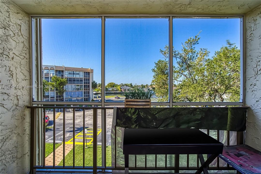 最近租的: $2,000 (1 贝兹, 1 浴室, 820 平方英尺)