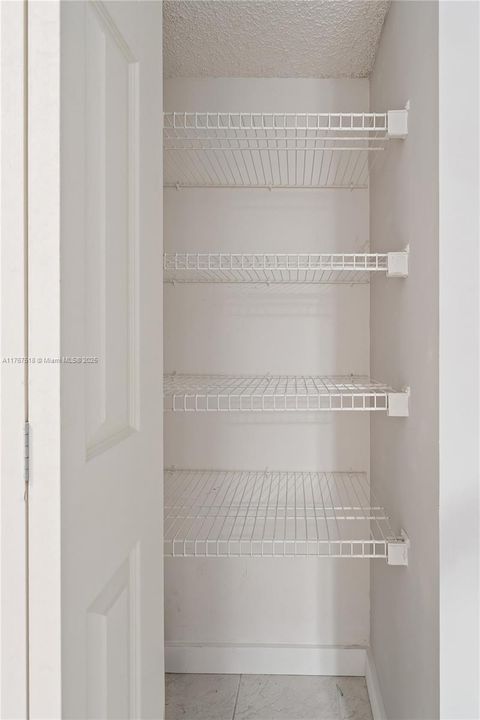 最近租的: $2,000 (1 贝兹, 1 浴室, 820 平方英尺)