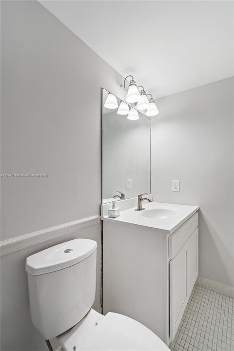 最近租的: $2,000 (1 贝兹, 1 浴室, 820 平方英尺)