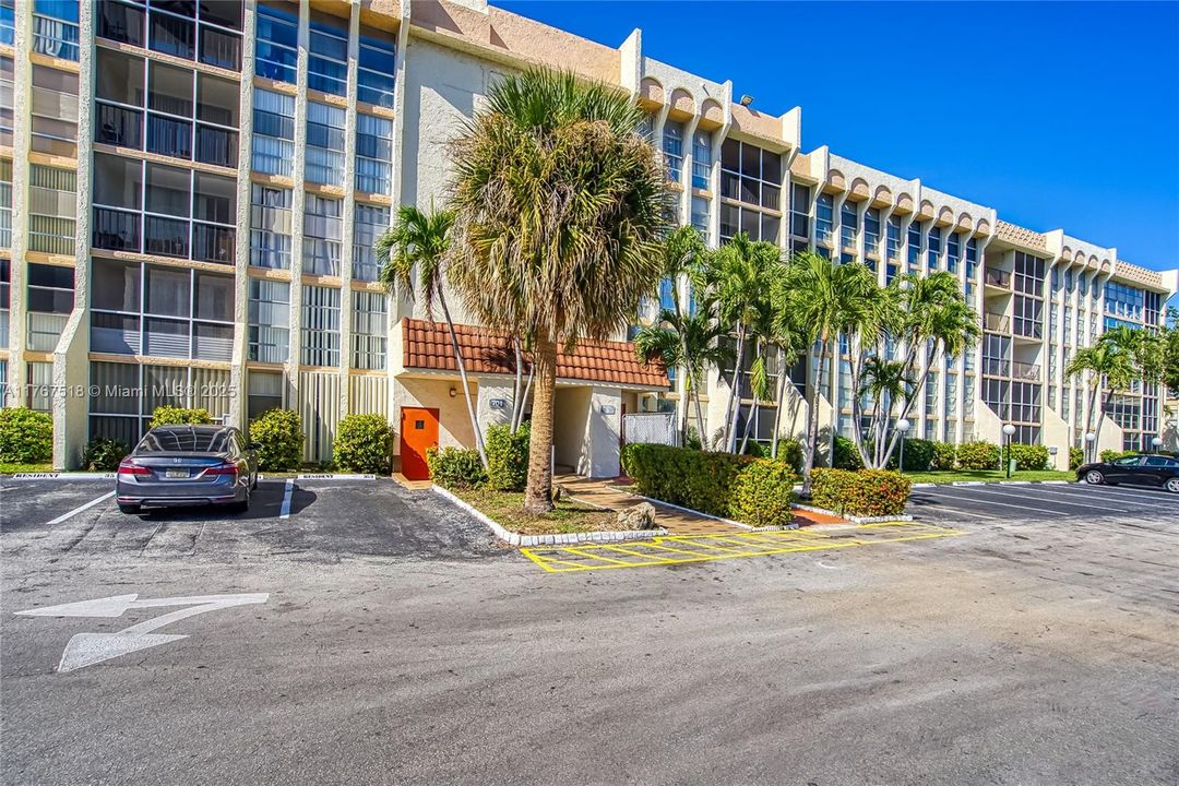 最近租的: $2,000 (1 贝兹, 1 浴室, 820 平方英尺)