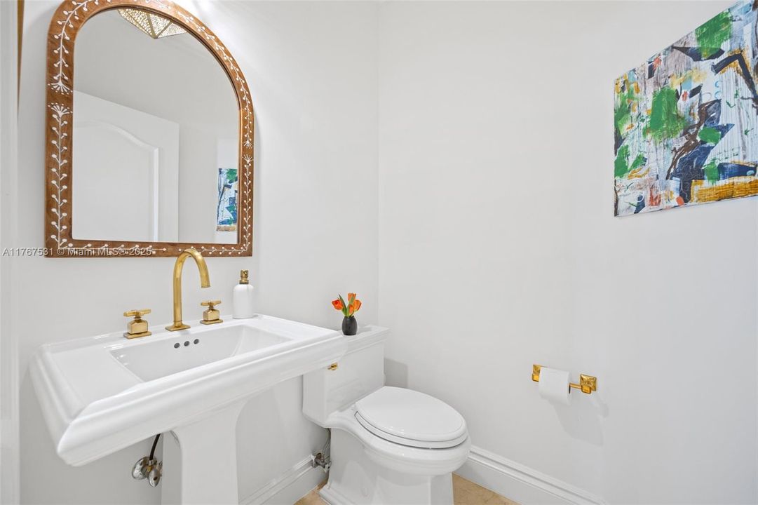 Recently Sold: $2,585,000 (3 beds, 2 baths, 2920 Square Feet)