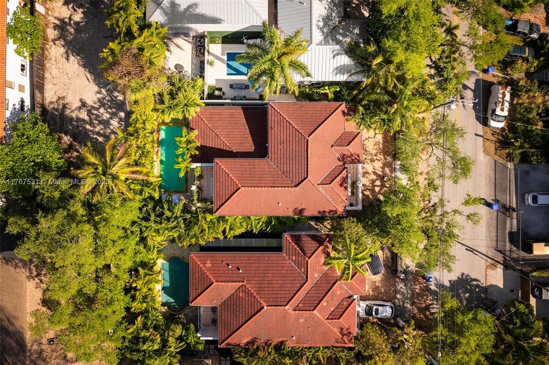 Recently Sold: $2,585,000 (3 beds, 2 baths, 2920 Square Feet)