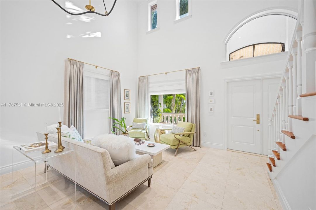 Recently Sold: $2,585,000 (3 beds, 2 baths, 2920 Square Feet)