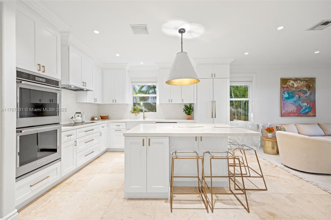 Recently Sold: $2,585,000 (3 beds, 2 baths, 2920 Square Feet)