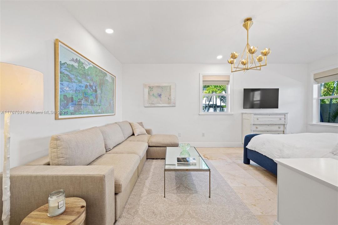 Recently Sold: $2,585,000 (3 beds, 2 baths, 2920 Square Feet)