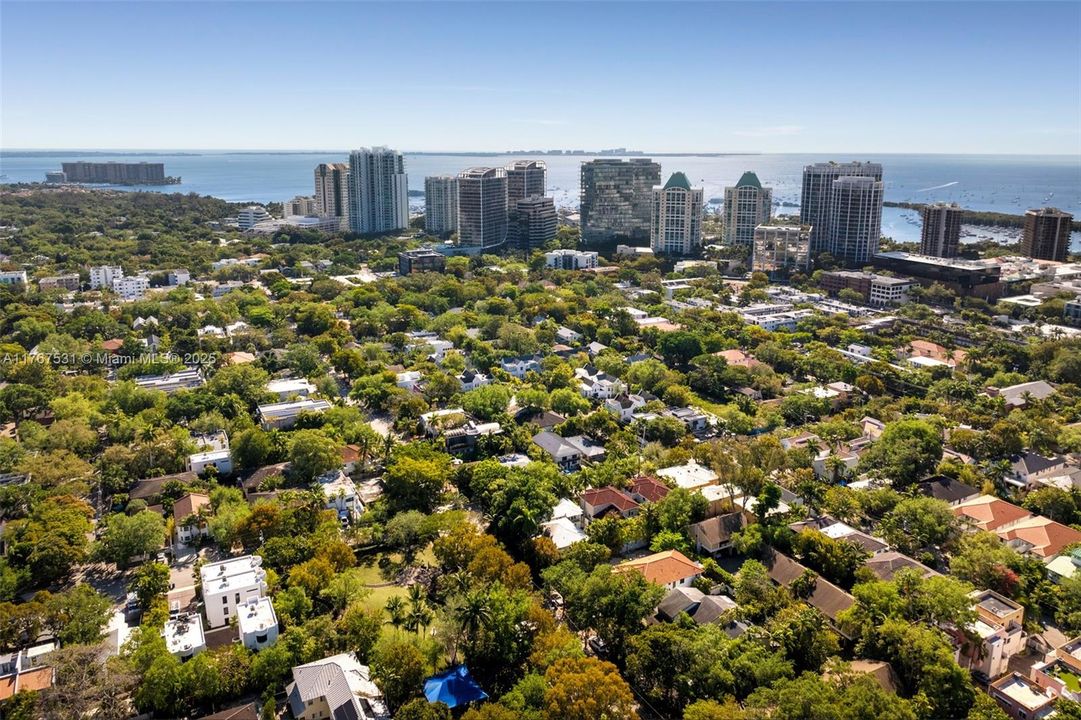 Recently Sold: $2,585,000 (3 beds, 2 baths, 2920 Square Feet)