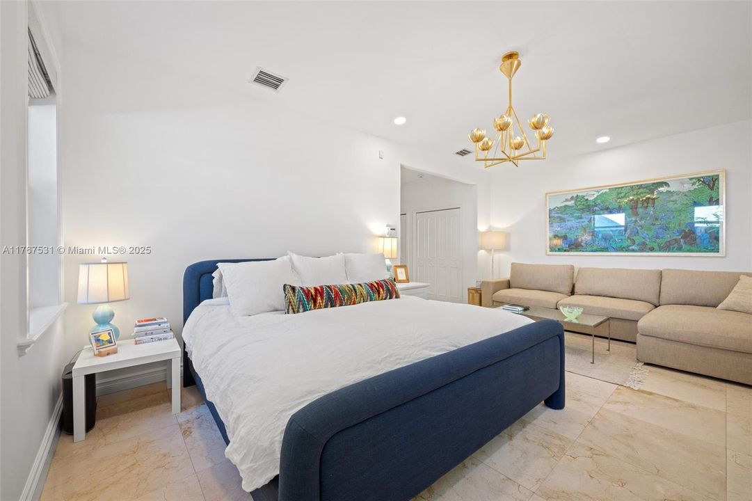 Recently Sold: $2,585,000 (3 beds, 2 baths, 2920 Square Feet)