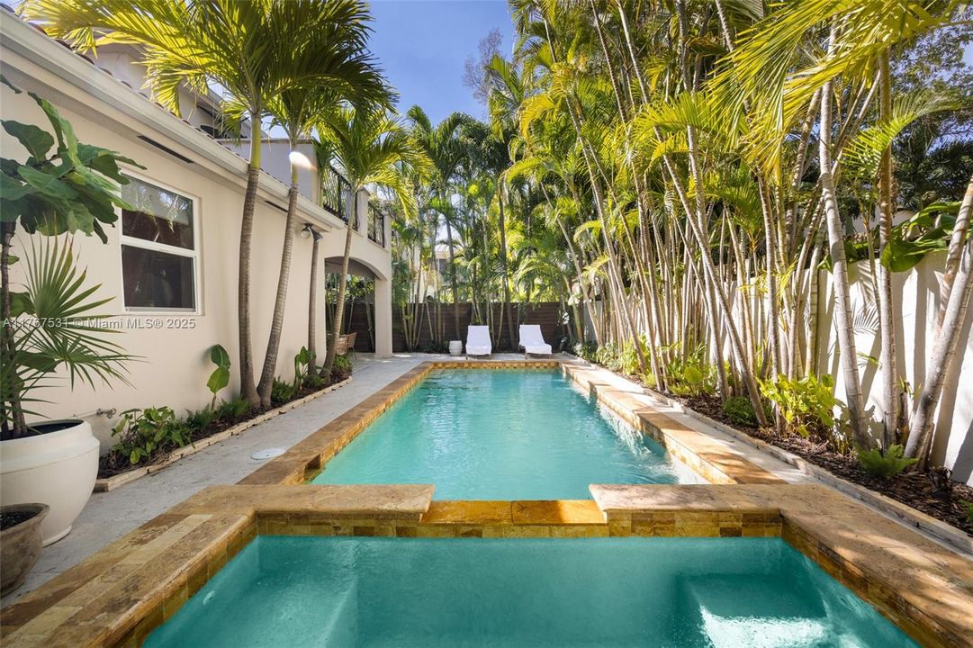 Recently Sold: $2,585,000 (3 beds, 2 baths, 2920 Square Feet)