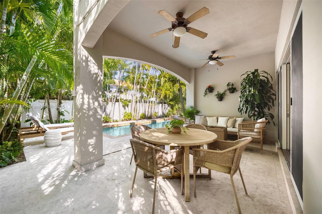Recently Sold: $2,585,000 (3 beds, 2 baths, 2920 Square Feet)