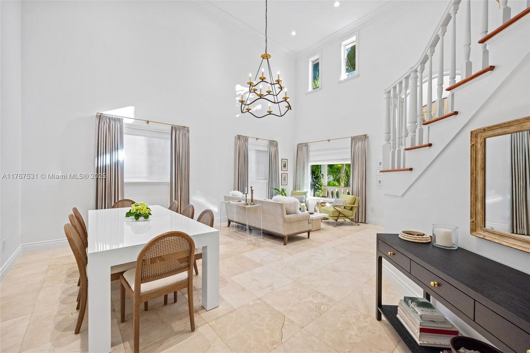 Recently Sold: $2,585,000 (3 beds, 2 baths, 2920 Square Feet)