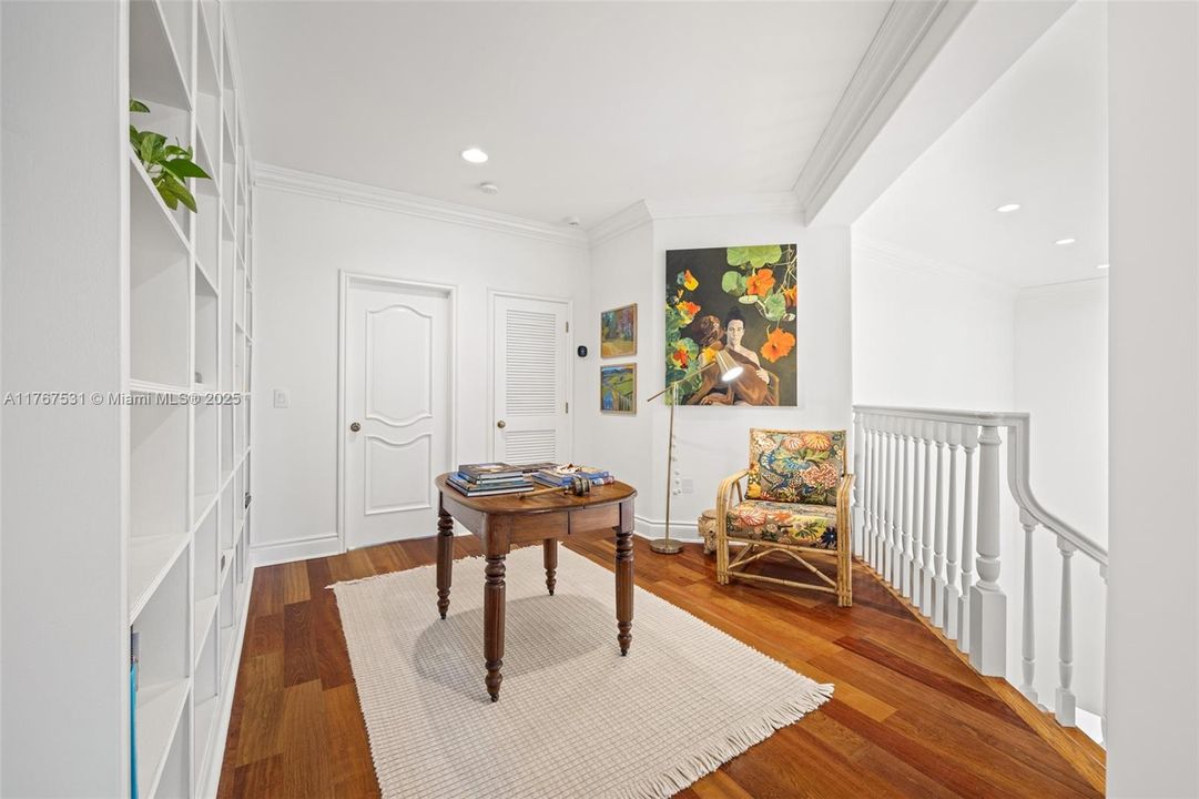 Recently Sold: $2,585,000 (3 beds, 2 baths, 2920 Square Feet)