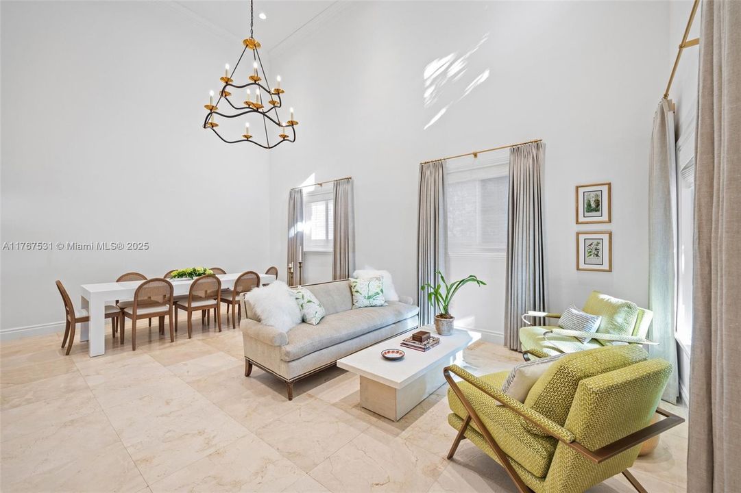 Recently Sold: $2,585,000 (3 beds, 2 baths, 2920 Square Feet)